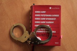 kodeks karny i kajdanki